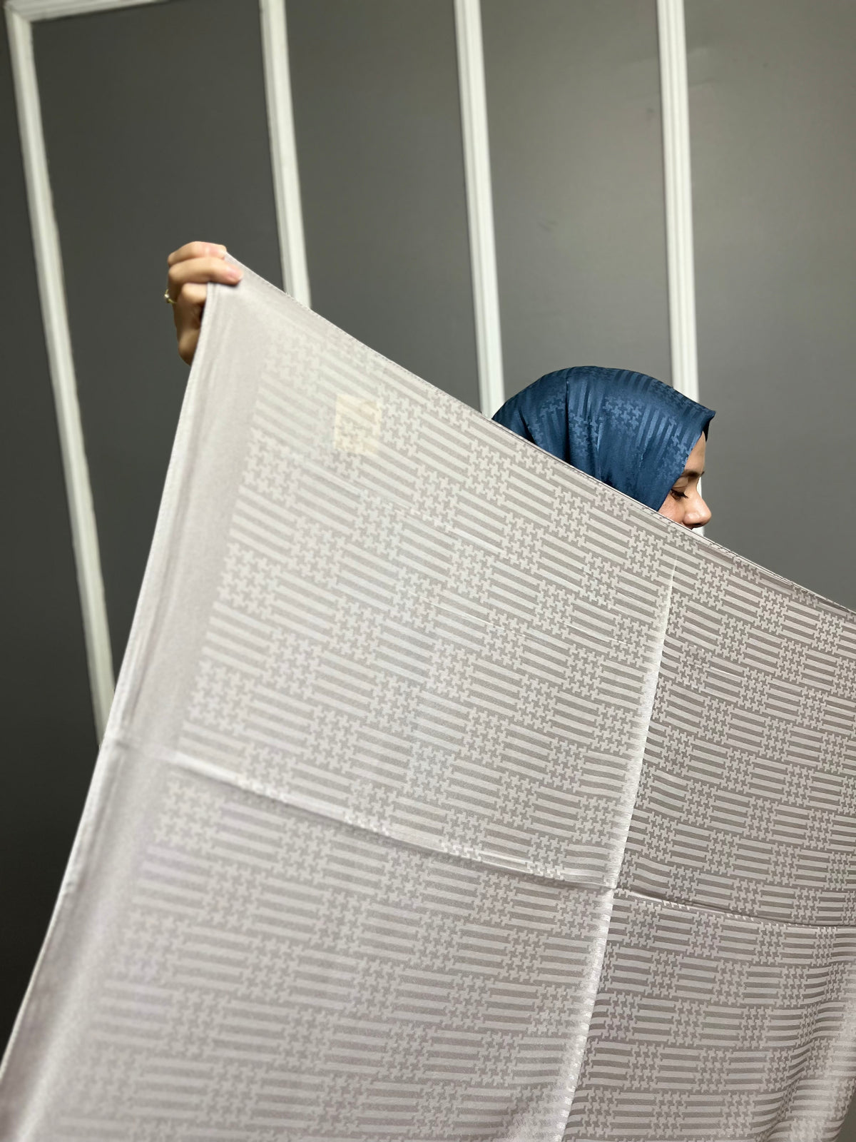 Hint İpeği Şal