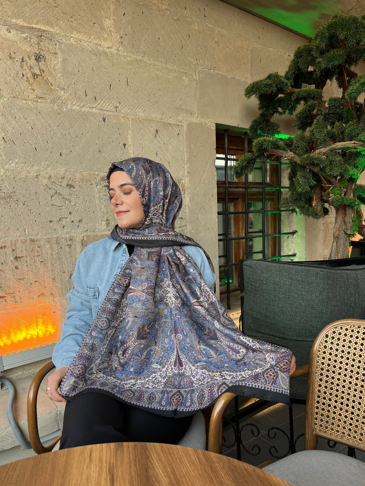 Mavi ipek etnik desen şal
