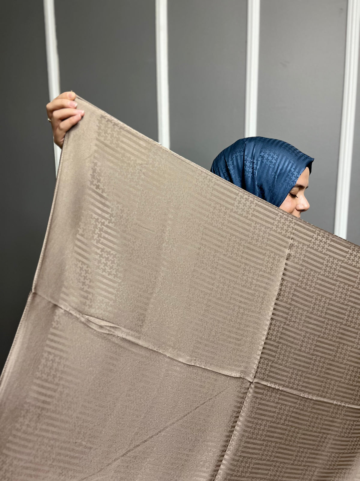 Hint İpeği Şal