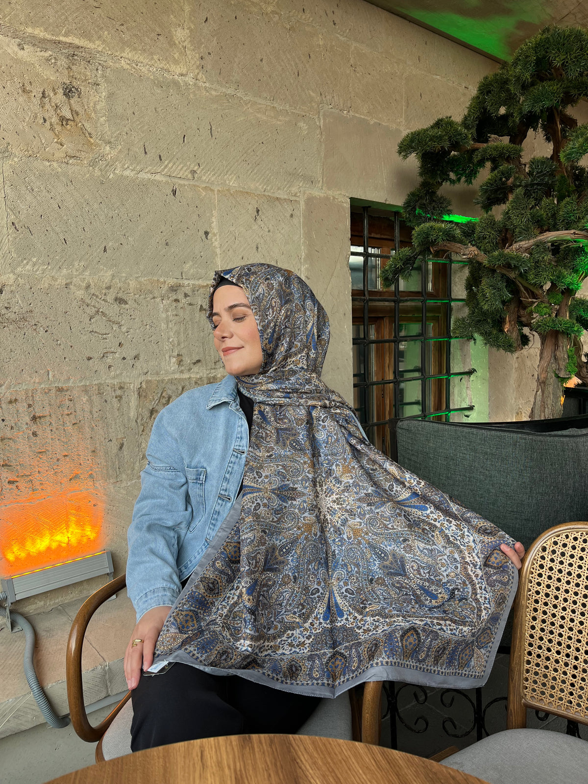 Mavi ipek etnik desen şal